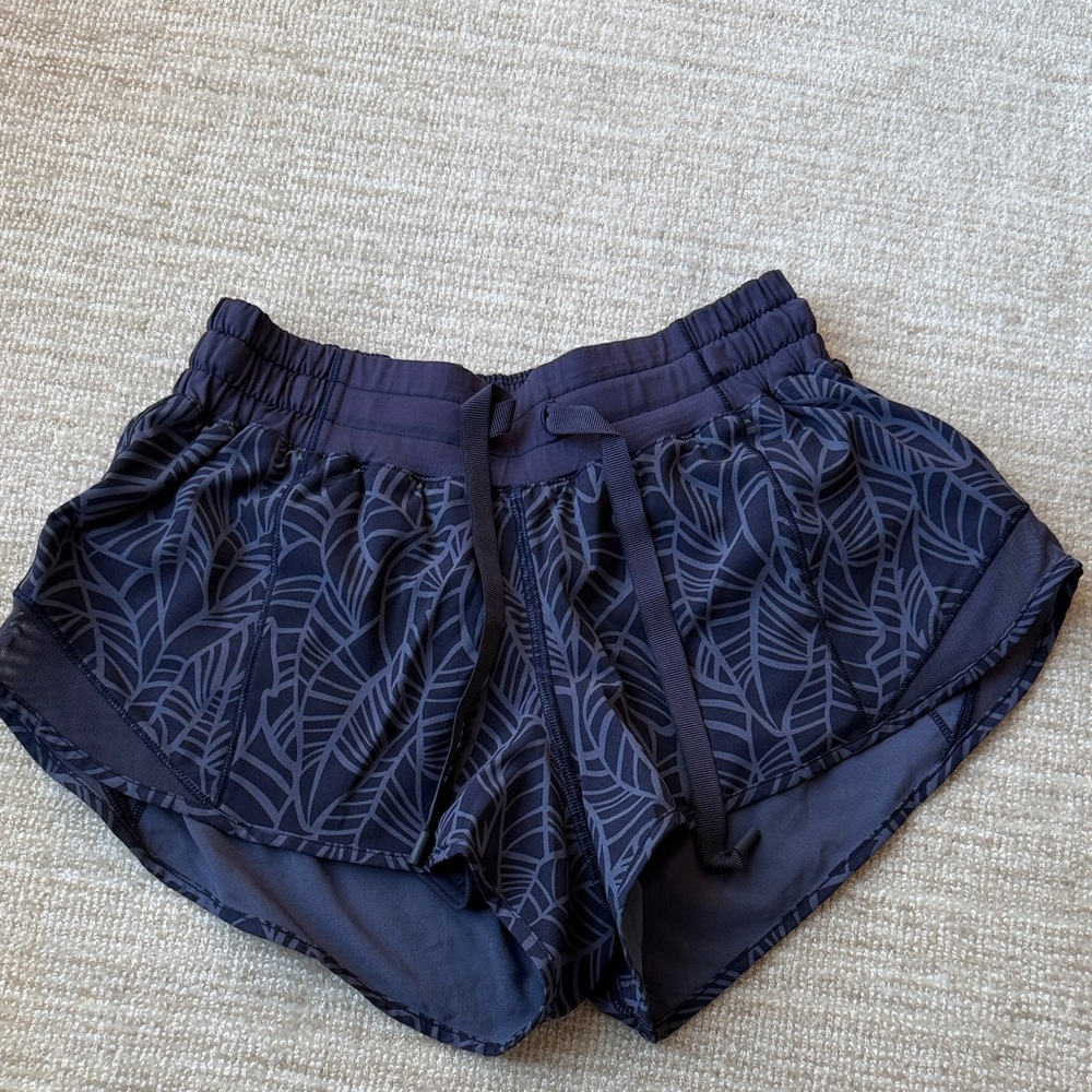 Lululemon Women's running  Shorts in blue pattern. Size 4